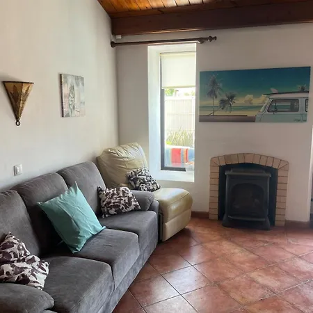 The Oura Hideaway Casa vacanze